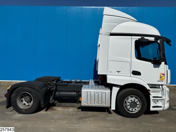 Mercedes Actros 1843