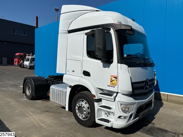 Mercedes Actros 1843