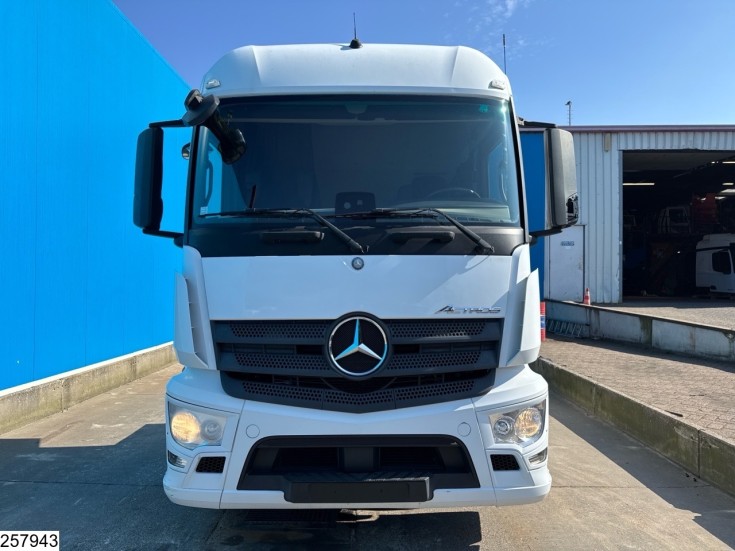 Mercedes Actros 1843