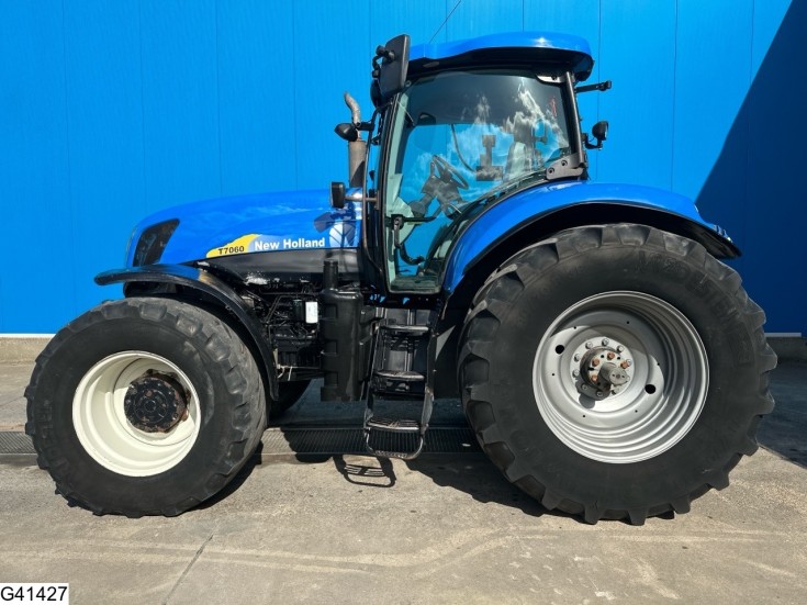 New Holland T 7060