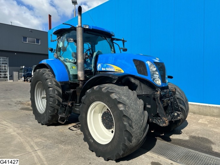 New Holland T 7060