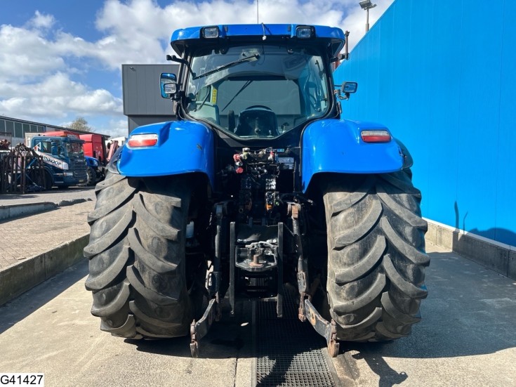New Holland T 7060