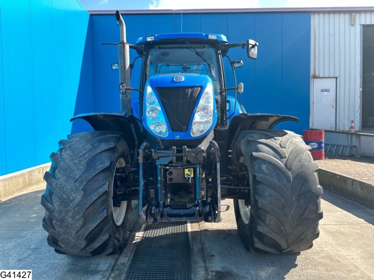 New Holland T 7060