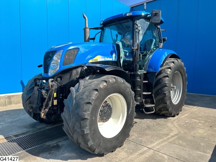 New Holland T 7060