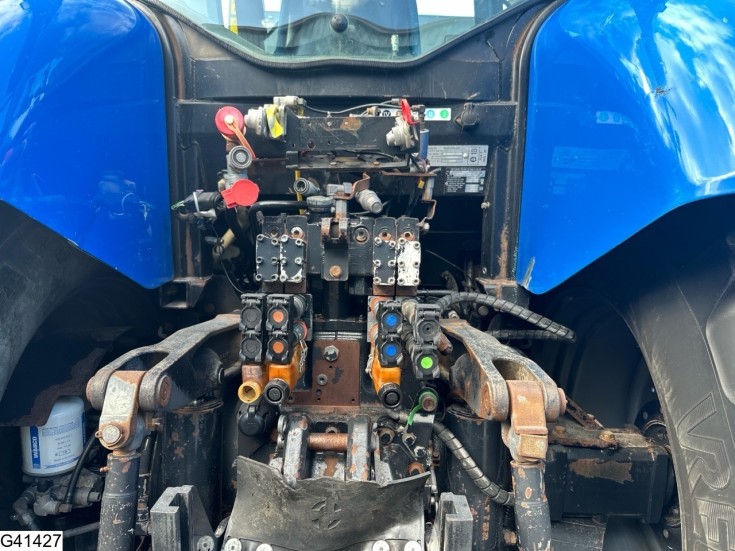 New Holland T 7060