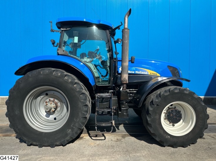 New Holland T 7060