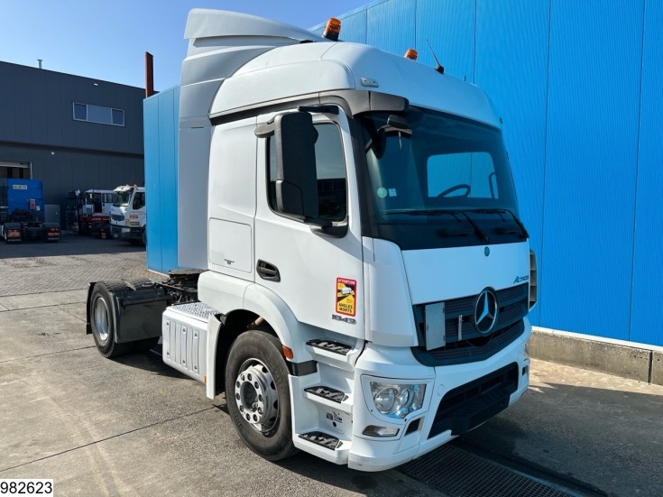 Mercedes Actros 1843