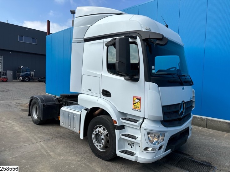 Mercedes Actros 1843