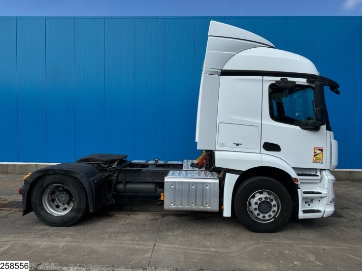 Mercedes Actros 1843