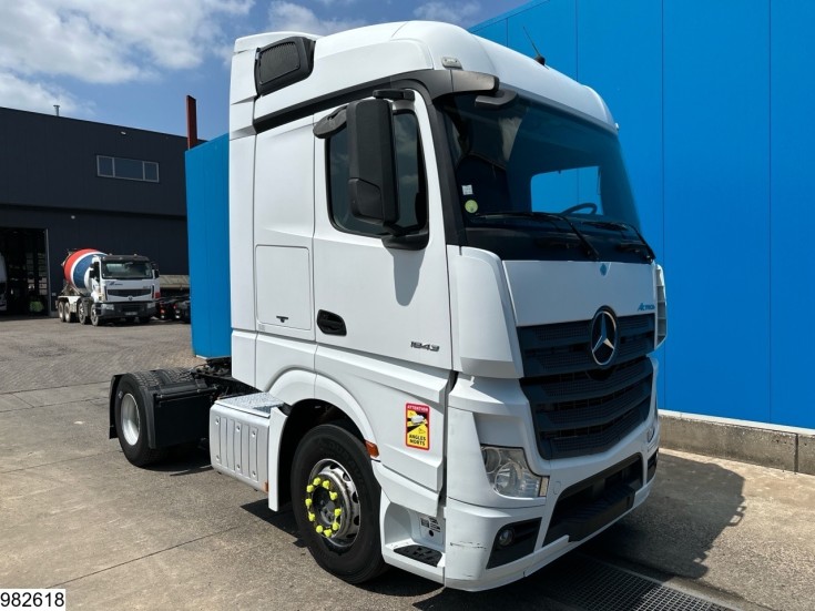 Mercedes Actros 1843