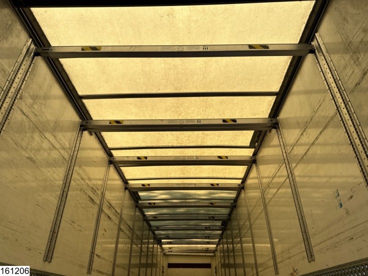 Lecitrailer gesloten bak