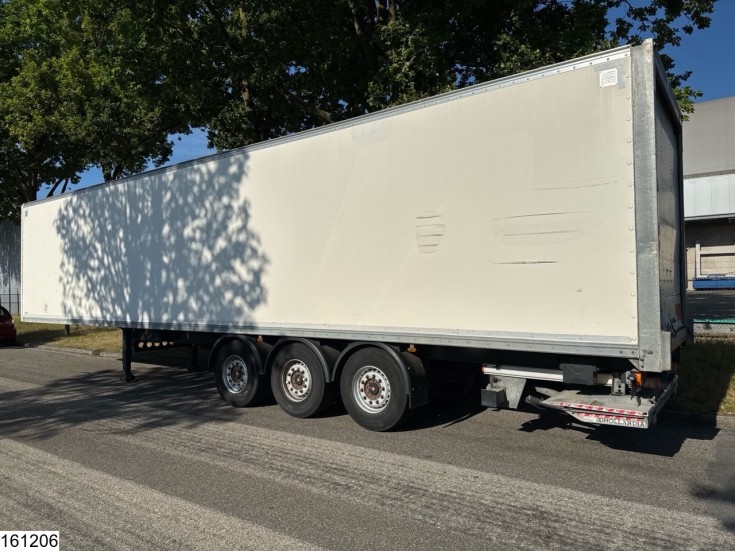 Lecitrailer gesloten bak