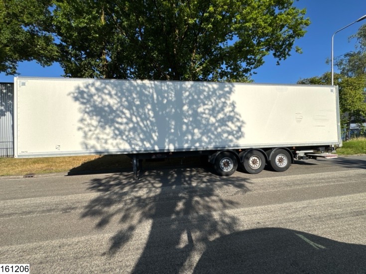 Lecitrailer gesloten bak