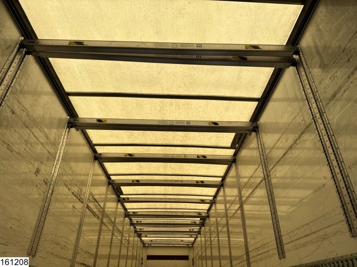 Lecitrailer gesloten bak