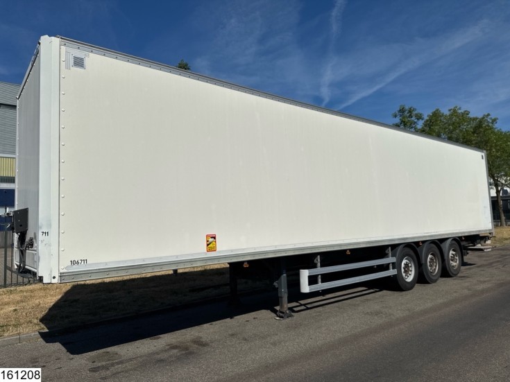 Lecitrailer gesloten bak