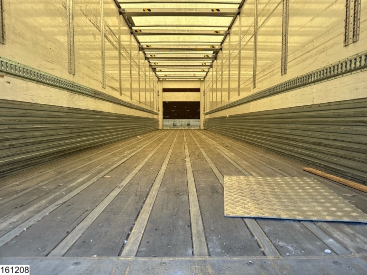 Lecitrailer gesloten bak