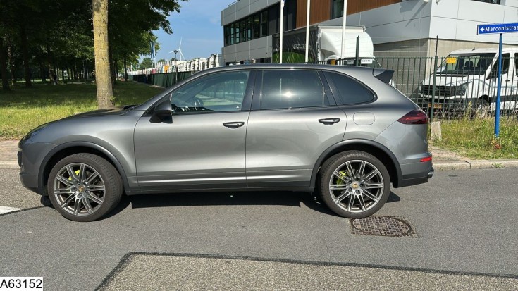 Porsche Cayenne S E-Hybrid