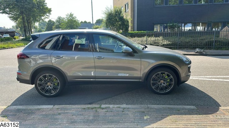 Porsche Cayenne S E-Hybrid
