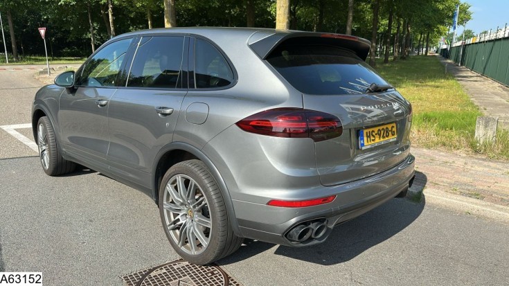 Porsche Cayenne S E-Hybrid