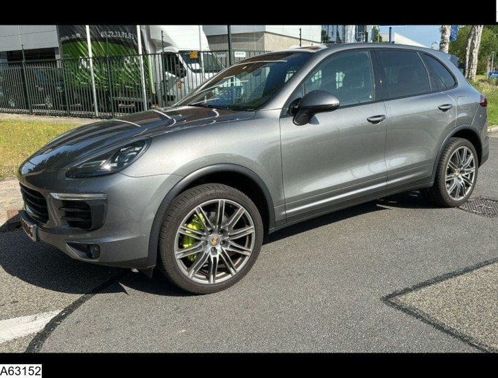 Porsche Cayenne S E-Hybrid