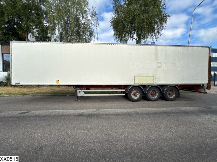 General Trailers gesloten bak