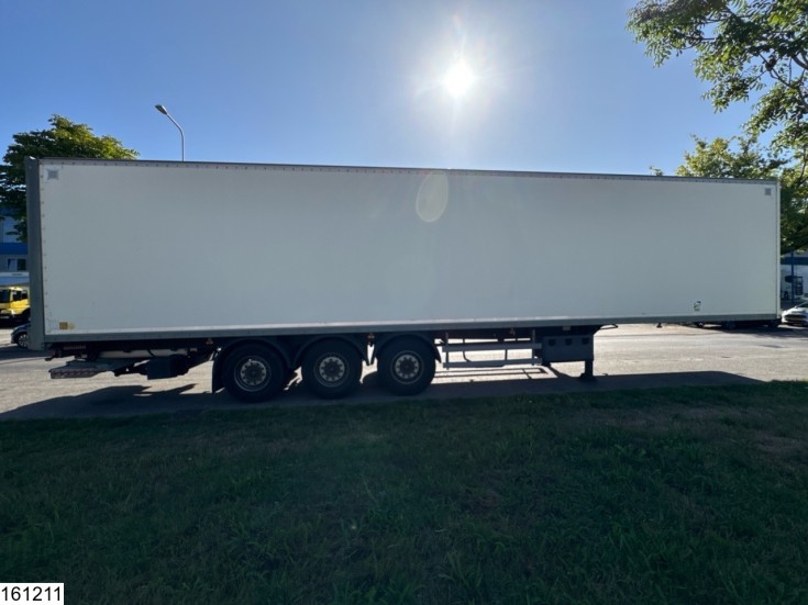 Lecitrailer gesloten bak