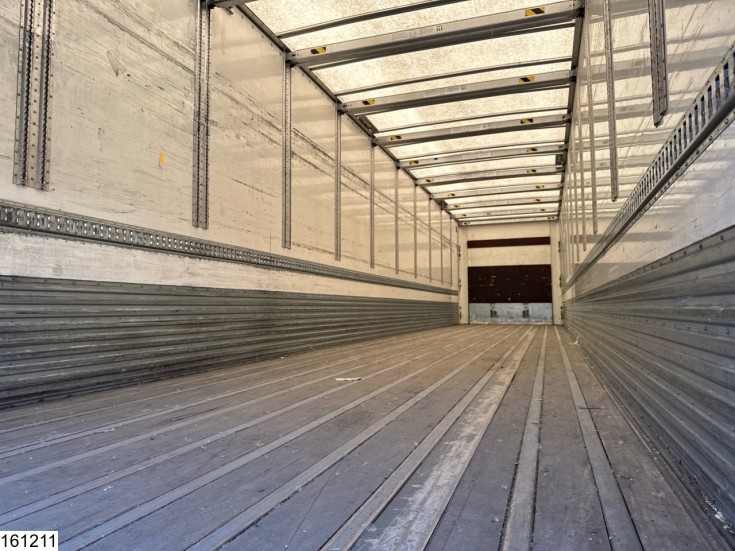 Lecitrailer gesloten bak