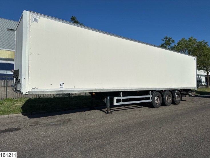 Lecitrailer gesloten bak