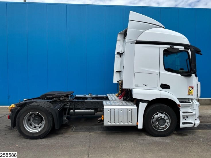 Mercedes Actros 1843