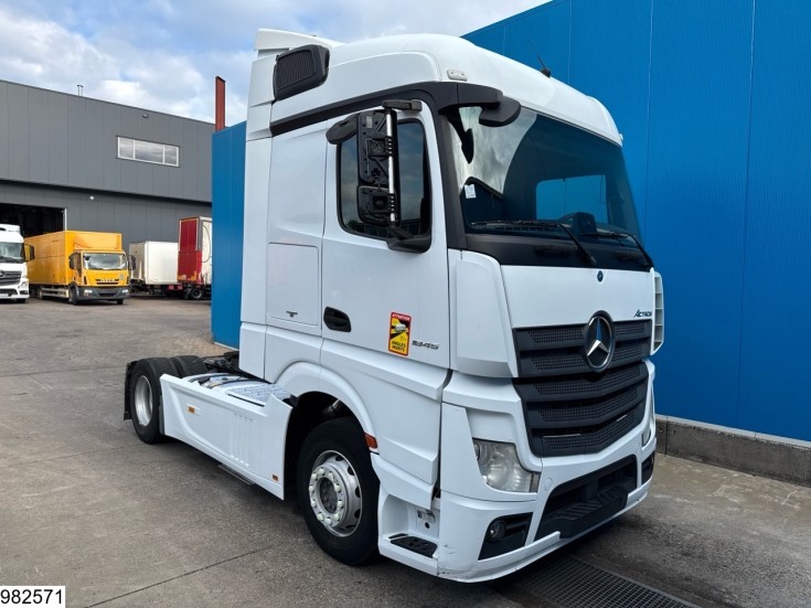 Mercedes Actros 1845