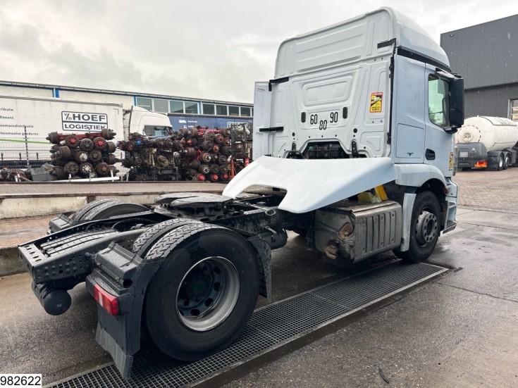 Mercedes Actros 1843