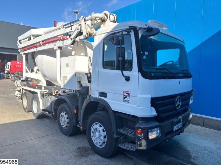 Mercedes Actros 3236