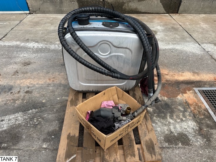 Hyva Tank, pump, hoses, control valve