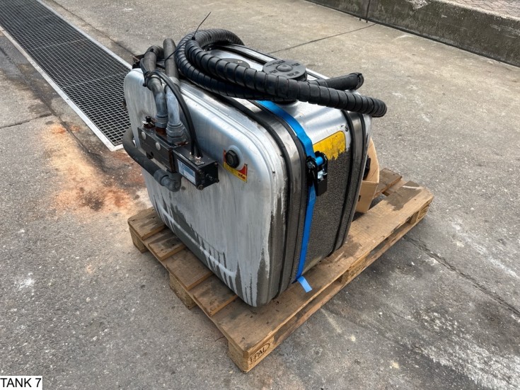 Hyva Tank, pump, hoses, control valve