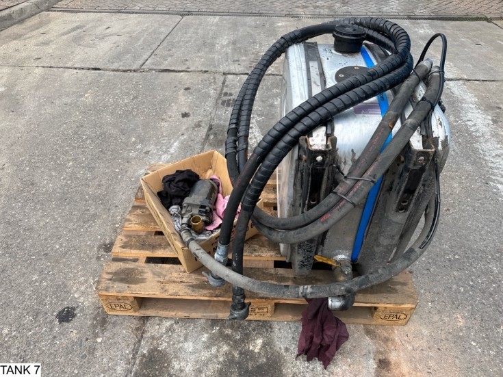 Hyva Tank, pump, hoses, control valve