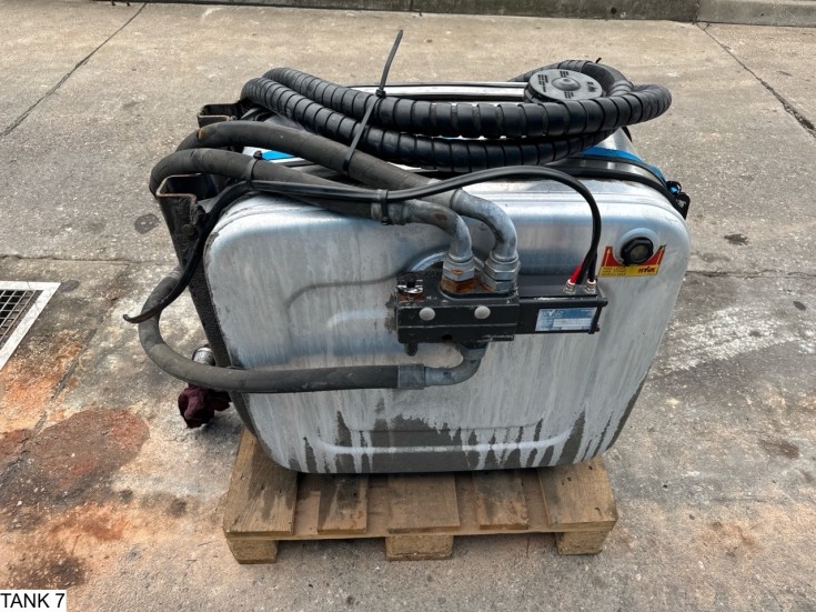 Hyva Tank, pump, hoses, control valve