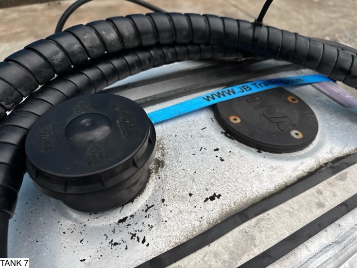 Hyva Tank, pump, hoses, control valve