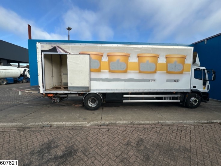 Iveco 180E28