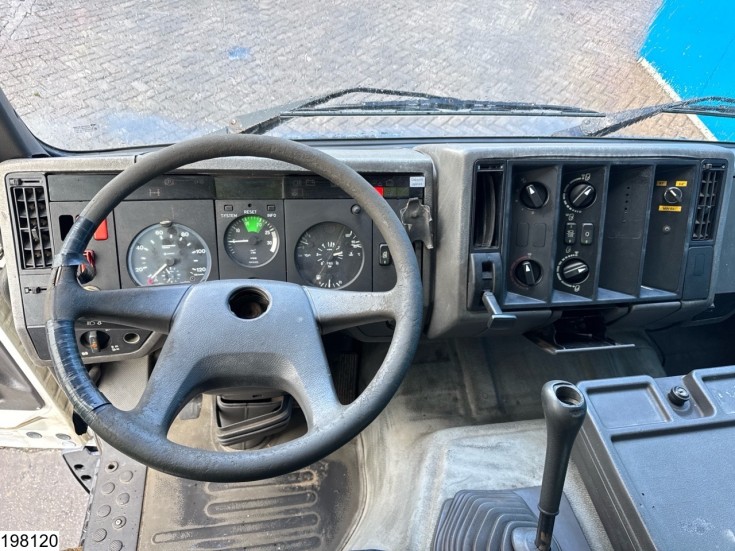 Mercedes 1820