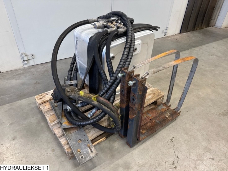 Afhymat Pump, tank and hydraulic hoses