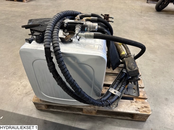 Afhymat Pump, tank and hydraulic hoses