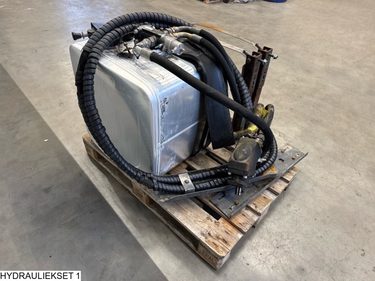 Afhymat Pump, tank and hydraulic hoses