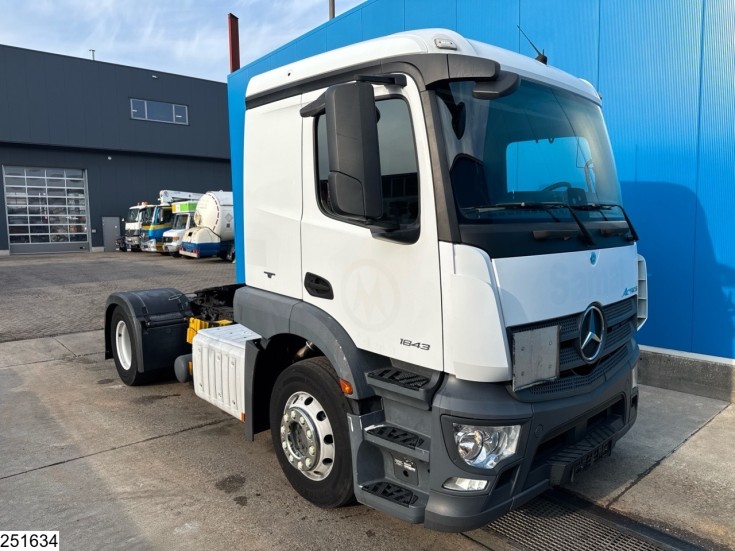 Mercedes Actros 1843