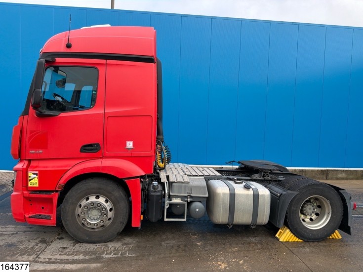 Mercedes Actros 1843