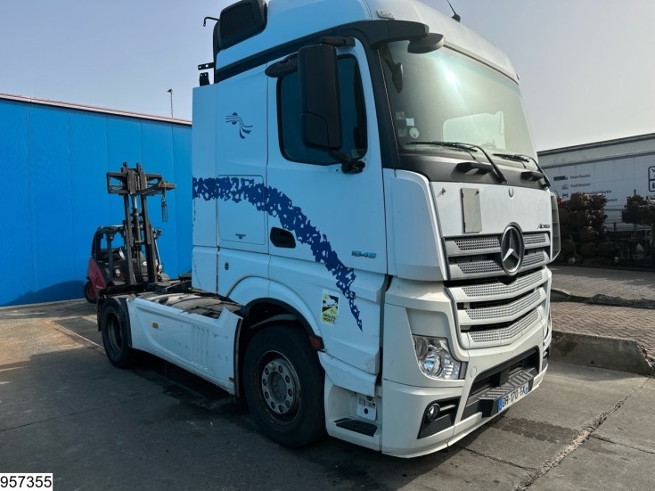 Mercedes Actros 1845