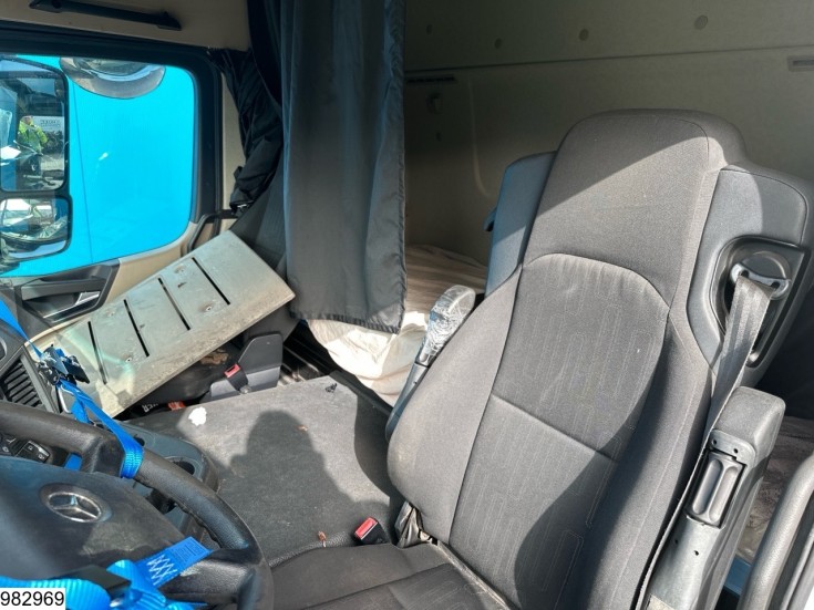 Mercedes Actros 1843