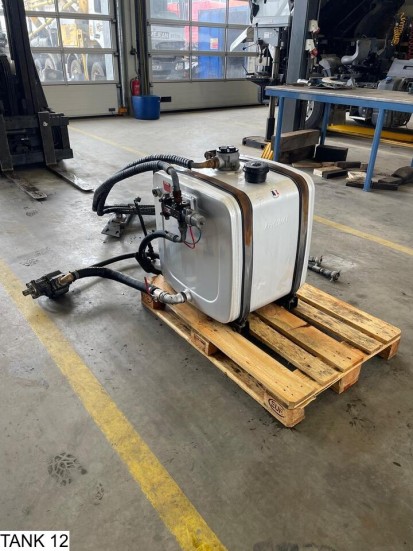 Afhymat Pump, tank and hydraulic hoses