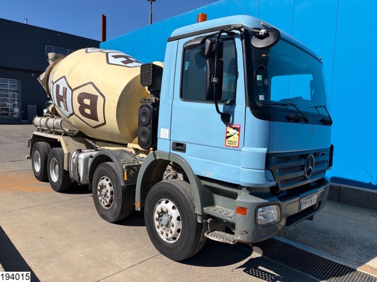 Mercedes Actros 3236