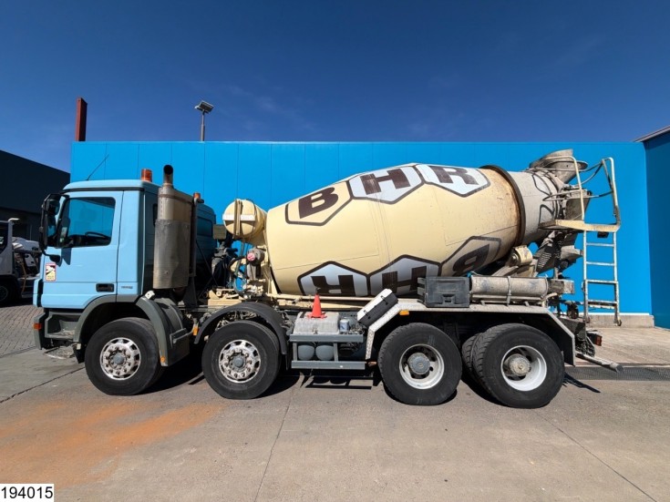 Mercedes Actros 3236