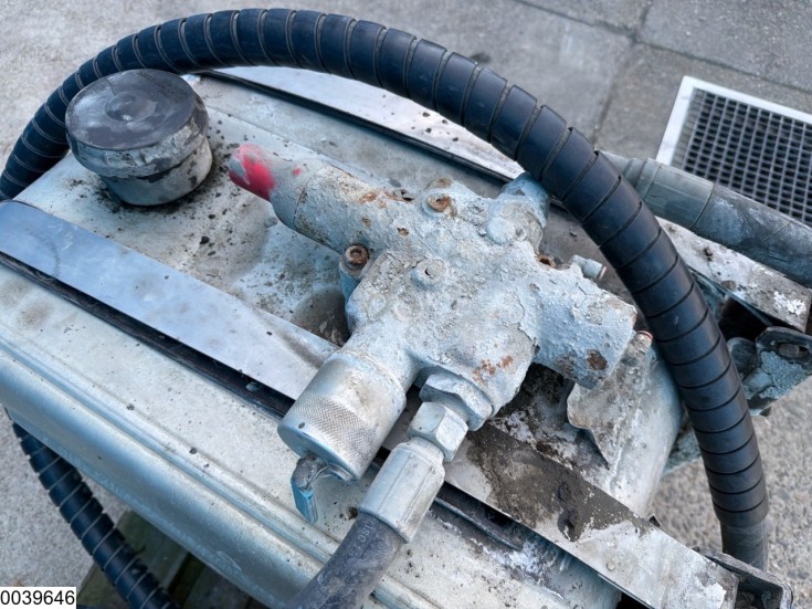 Hyva Tank, pump, hoses, control valve